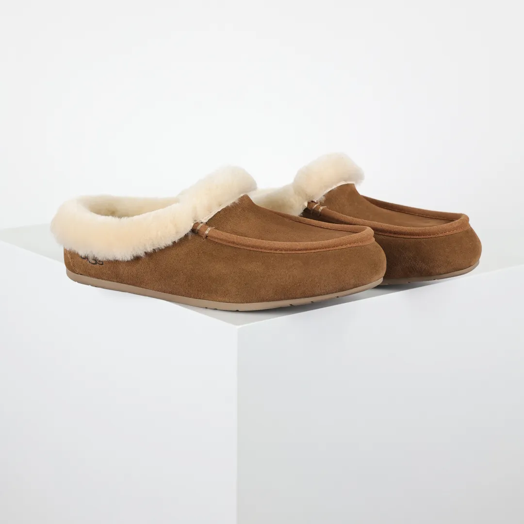 Copy price 💰560 Core recommendation Good price It is a very suitable choice for home use. In recent years, uug has launched a series of styles, which are partially geared towards the preferences of young consumers and have also moved to the forefront of fashion trends. Shoe body material: water-repellent coated suede upper, 17 mm UGGPURE™ implantable wool insole, lightweight non-slip and comfortable rubber outsole, with brand LOGO and trademark, with full packaging Size: 35 36 37 38 39 40